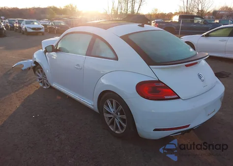 2018 Volkswagen Beetle 2.0T Se из США, поврежденный, VIN 3VWJD7AT7JM711667